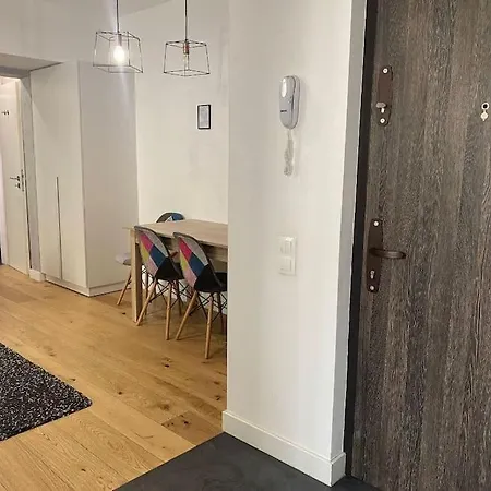 - Downtown By Realty Bükreş